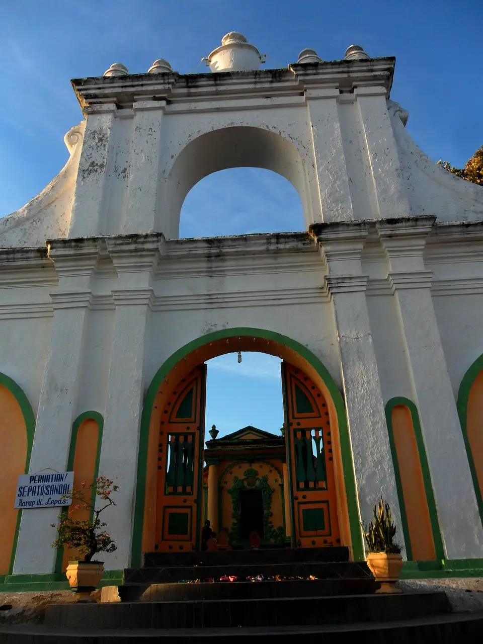 makam asta tinggi, sumenep, madura