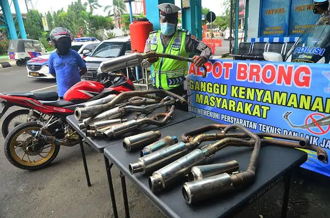 Knalpot Racing dan Knalpot Brong: Apa Bedanya dan Kenapa Dilarang?