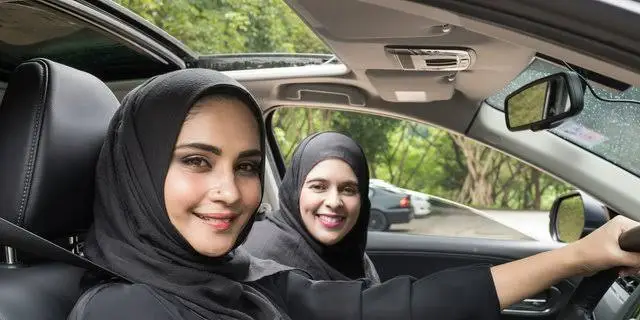 Mobil Manual atau Matic, Mana yang Lebih Cocok untuk Wanita?