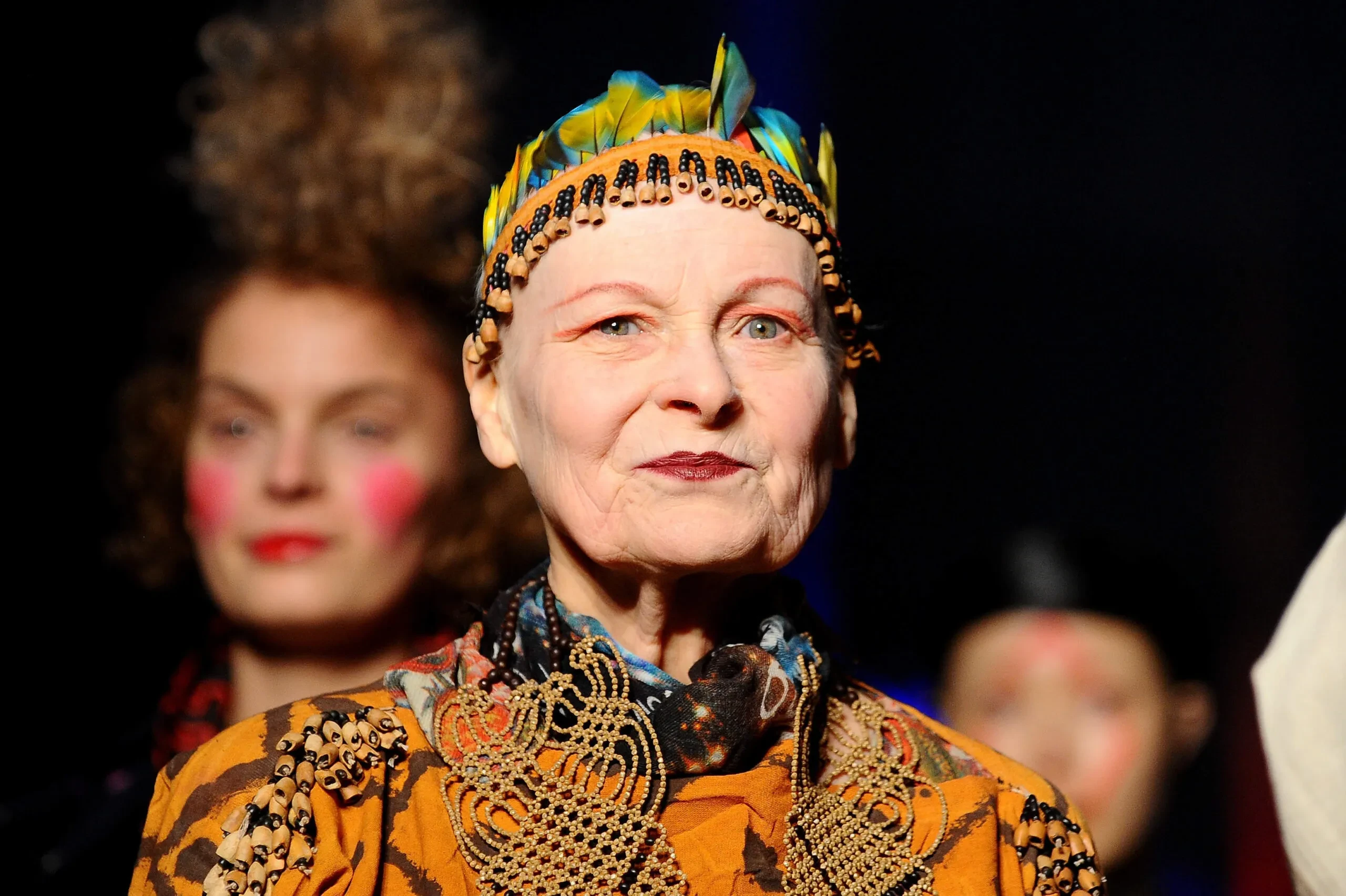 Vivienne Westwood: Mengubah Wajah Punk dan New Wave Melalui Desain Busana