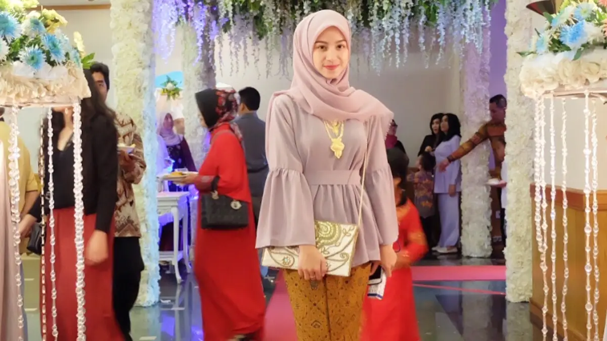 Tiga Warna Baju yang Harus Dihindari Saat Kondangan, Jangan Sampai Lebih Menonjol dari Pengantin!